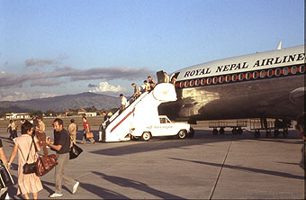 Gnther Glckner 1978 N34  Kathmandu Airport _bearbeitet-1 s340