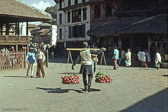 Gnter Glckner 1977 N24  Kathmandu Durbarsquare_bearbeitet-1 s340