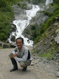 Annapurna Monsun 13 Prem und Wasserfallx0260